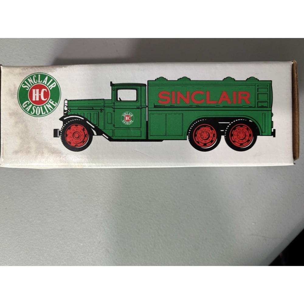 SINCLAIR OIL 1930 DIAMOND T TANKER TRUCK 1992 ERTL DIECAST COIN BANK #7670 A